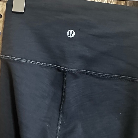 EUC LULULEMON High Rise Leggings with inside pockets Grey - Picture 5 of 5